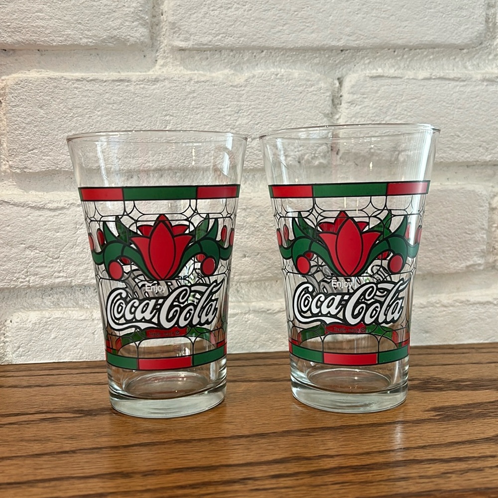 VTG Coca Cola Red & Green Stained Glass Christmas Tulip Design Drinking Glasses